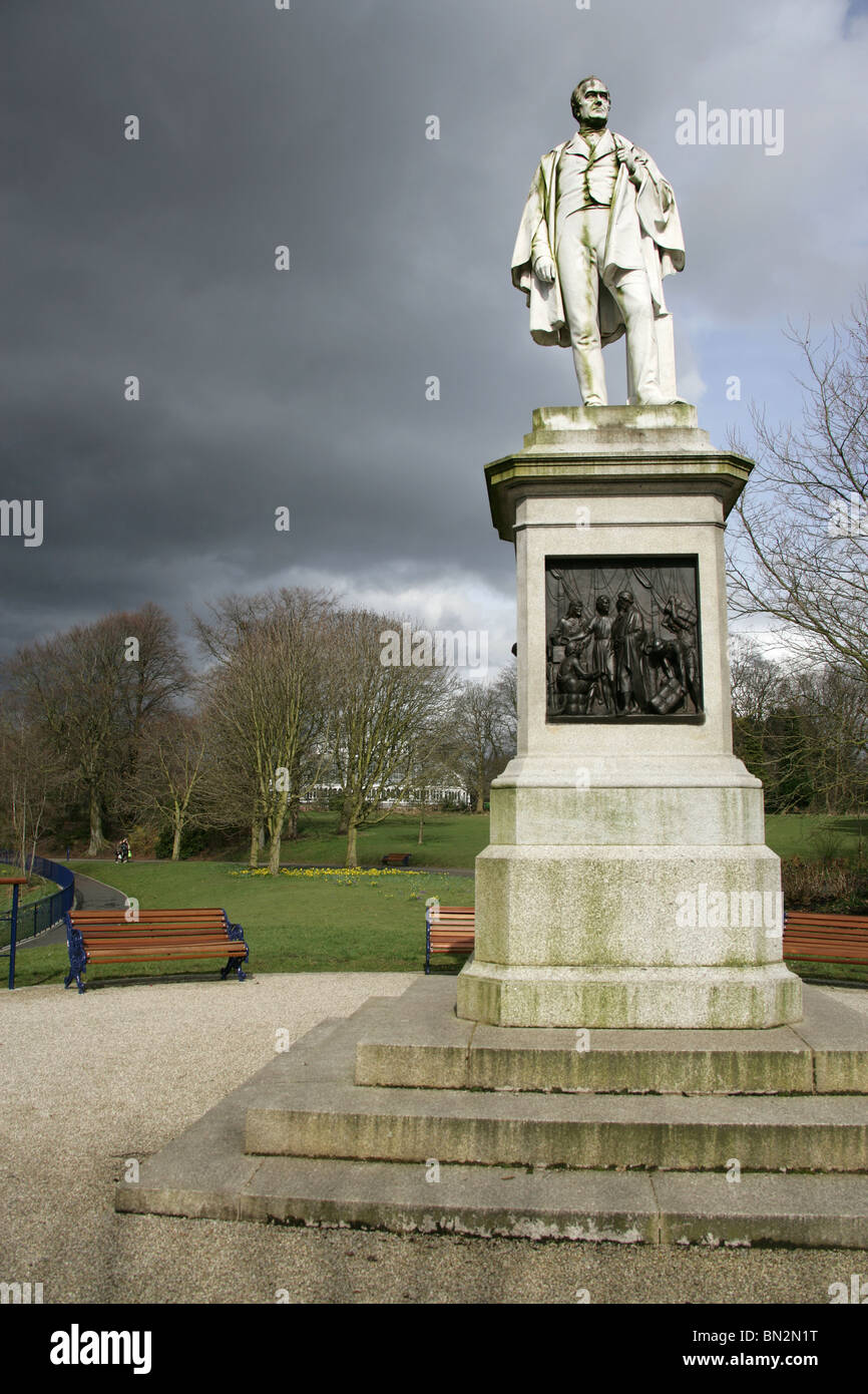 Stadt von Liverpool, England. Die Sir Thomas Brock-Skulptur von William Rathbone im Sefton Park. Stockfoto