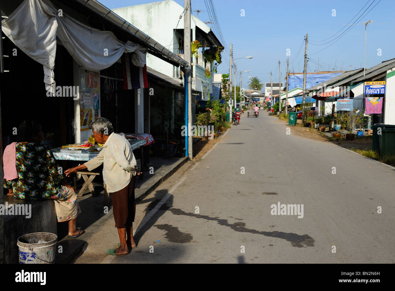 Straße der Innenstadt von Baan Nam Khen Dorf, westlich von Thailand Stockfoto