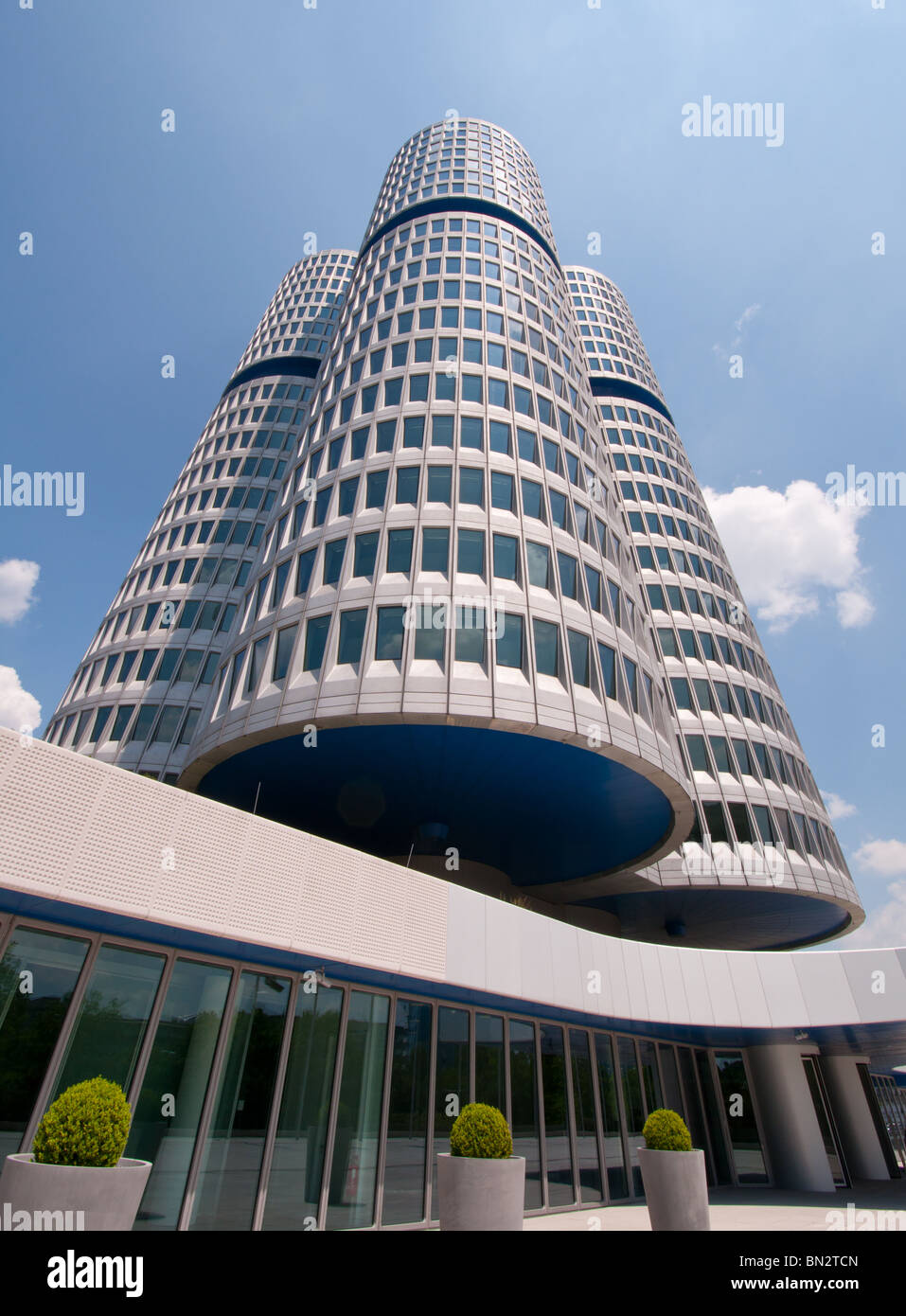 Moderne Corporate Building (BMW) in München, Deutschland Stockfoto