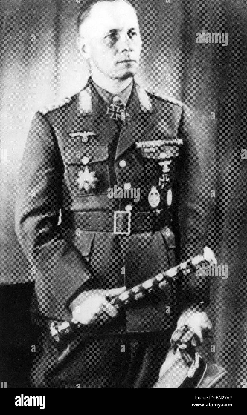 Deutsche Feldmarschall ERWIN ROMMELL (1891-1944) in 1943 holding Taktstock Fi9eld Marschall Stockfoto