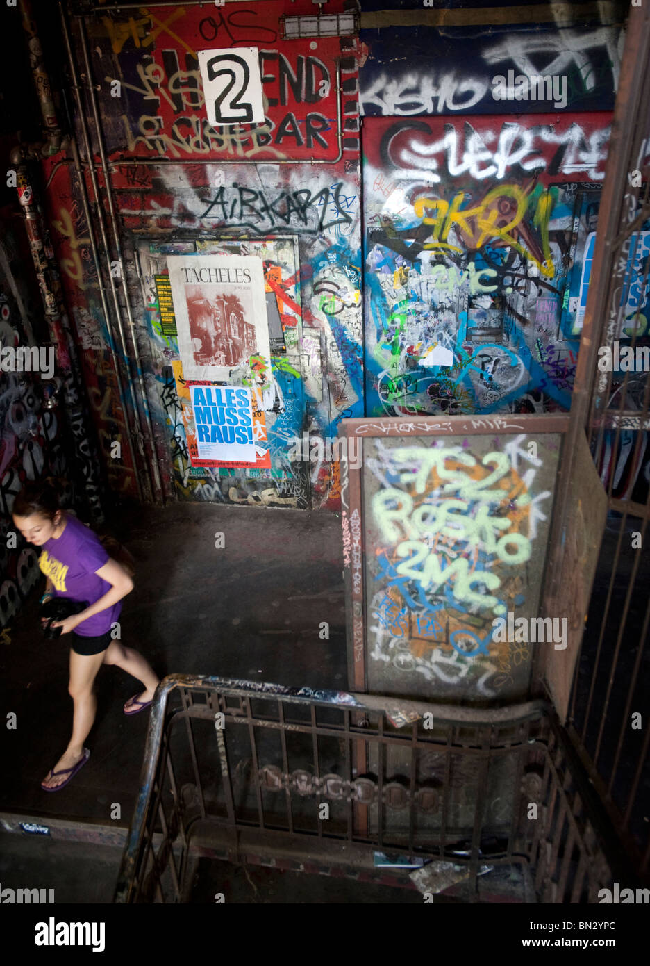 Innere des böhmischen alternative Tacheles Kunsthaus oder Kunst-Workshop in der Oranienburger Straße in Berlin-Deutschland Stockfoto