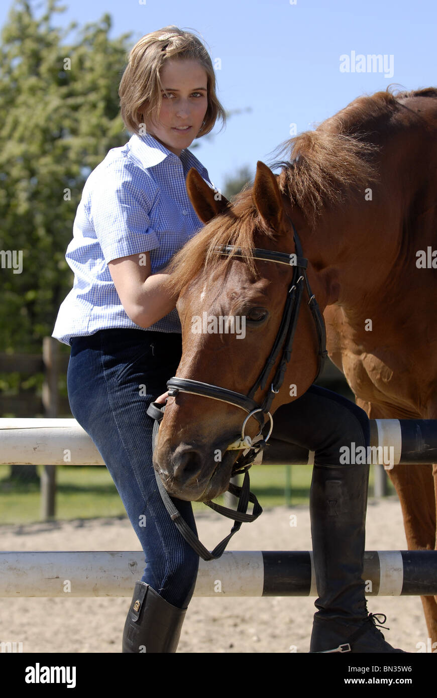 Mädchen mit Pferd Stockfoto
