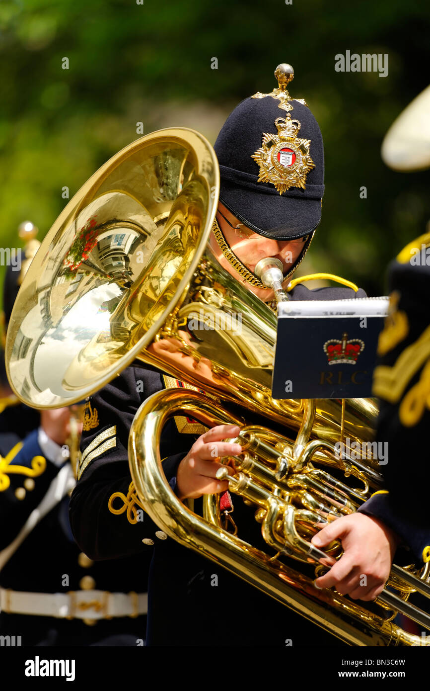 Mitglied der Band - The Royal Logistic Corps auf der Parade. Stockfoto