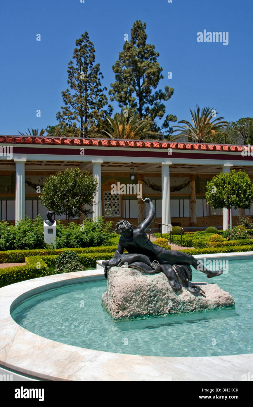 Bronze-Statue im äußeren Peristyl Garten Getty Villa, Malibu Stockfoto