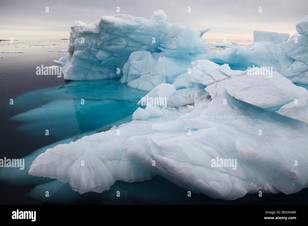 Eisberg im arktischen Ozean, Norwegen, Europa Stockfoto