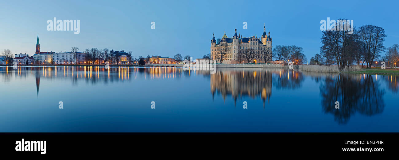 Blick auf Schloss Schwerin, Schwerin, Deutschland Stockfoto