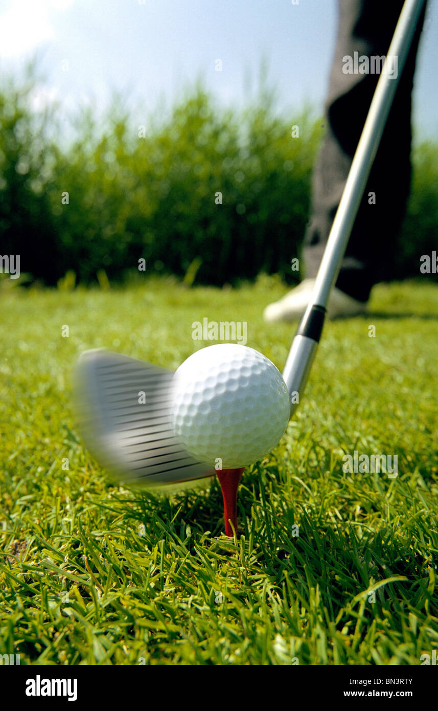 Niedrige Schnittansicht des Menschen Golf spielen Stockfoto