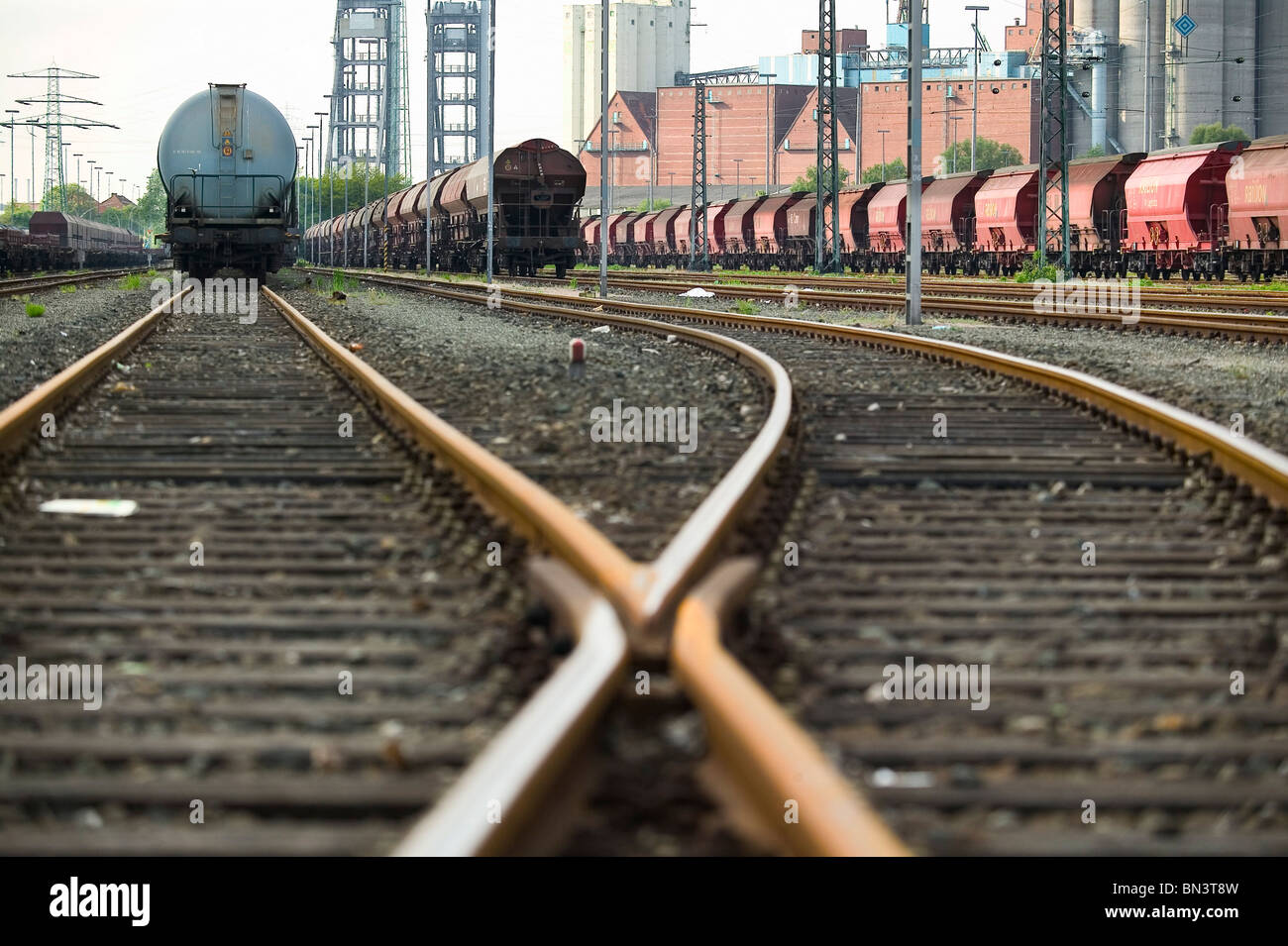 Güterzüge auf Schienen Stockfoto