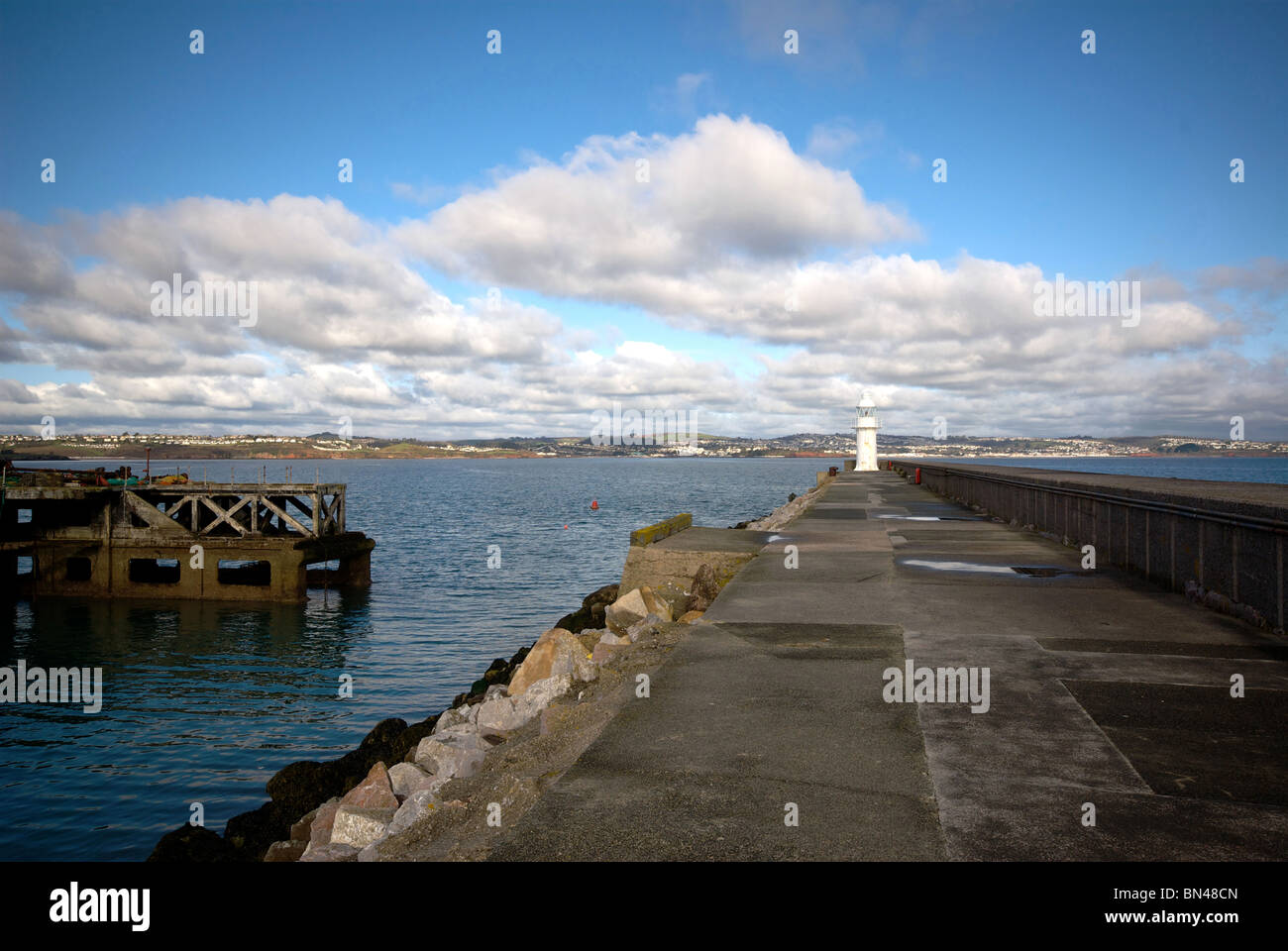 Brixham Devon UK Hafen Hafen verlassenen Pier Light Stockfoto