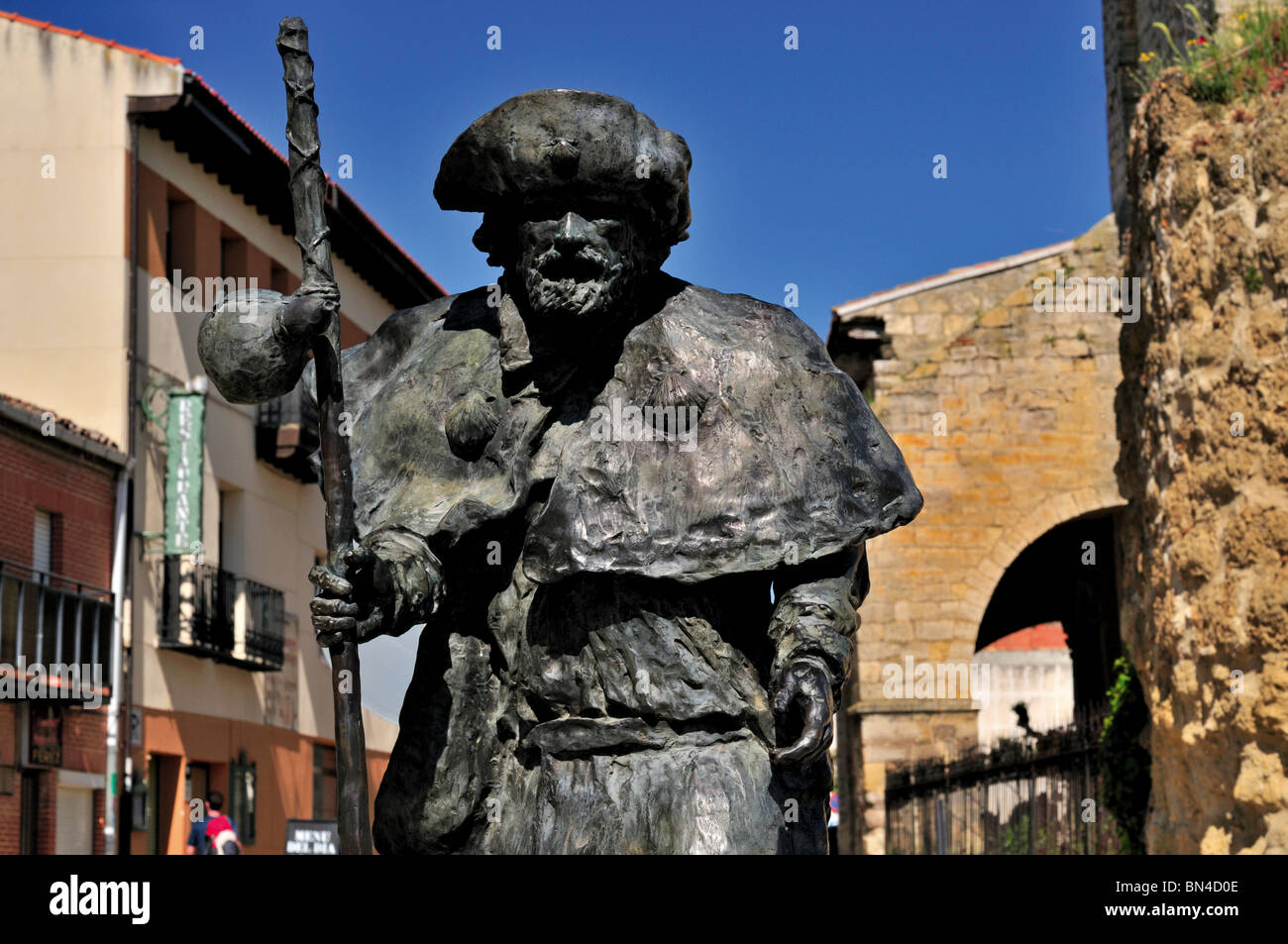 Spanien, Castilla-León: Pilgrim´s Statue in Carrion de Los Condes Stockfoto