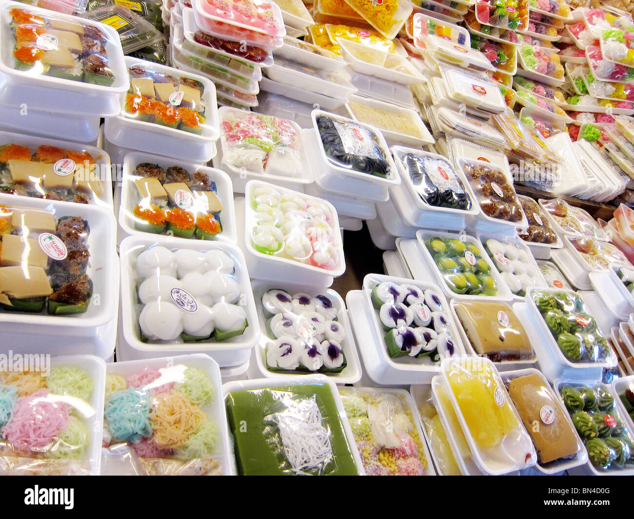 Süßigkeiten zum Verkauf in Lebensmittel-Markt in Bangkok Thailand  Stockfotografie - Alamy