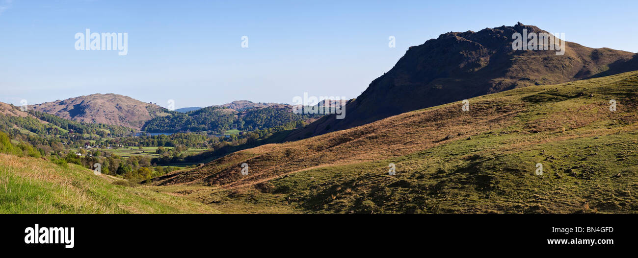 Helm Crag mit Blick auf das Tal von Grasmere Dunmail anheben, den Lake District, Cumbria, England, Großbritannien Stockfoto