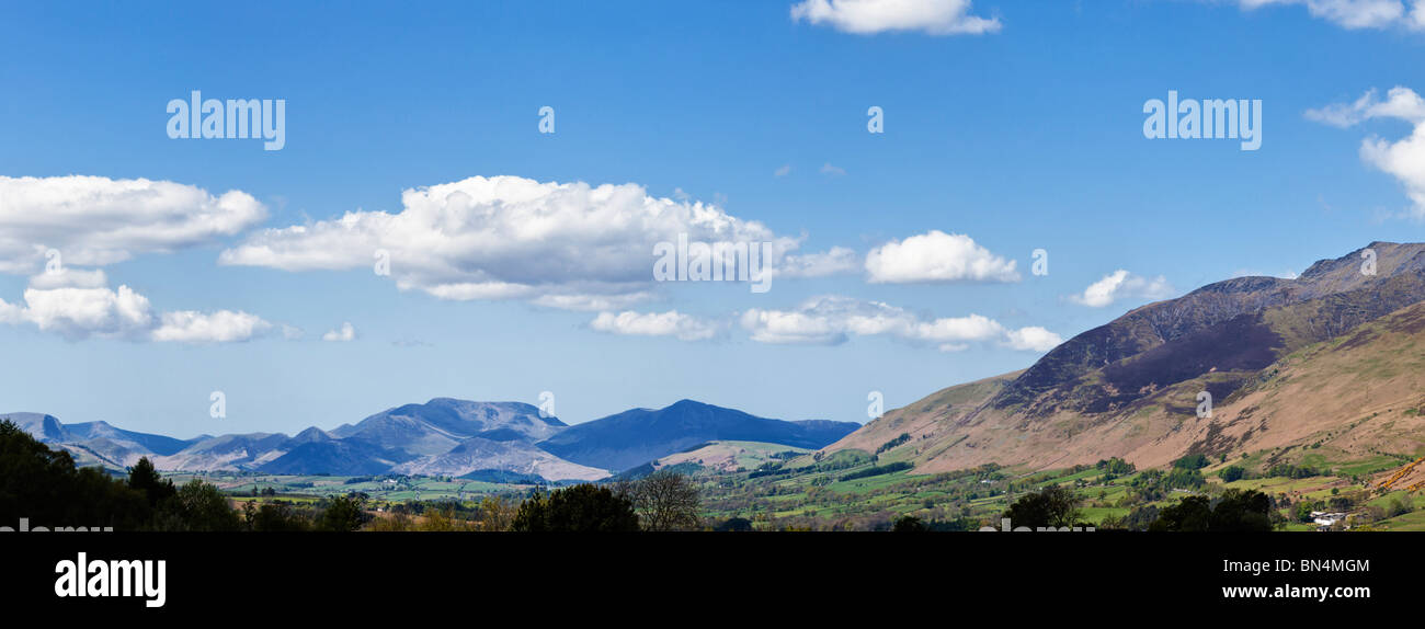 Die englische Landschaft der Lake District Mountains mit Blick auf die Derwent Fells, Cumbria, England, Großbritannien Stockfoto