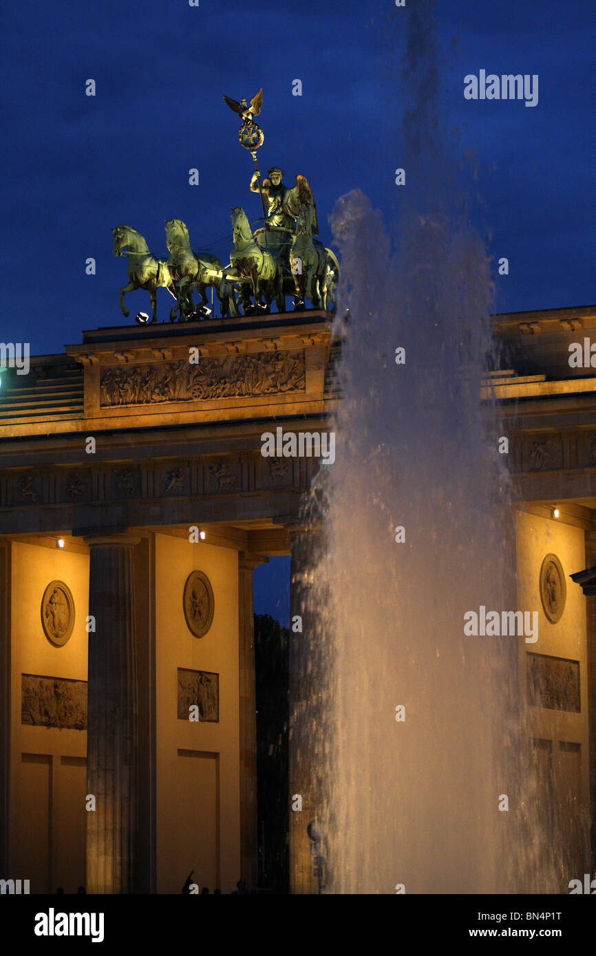 Brandenburger Tor. Das berühmte Tor ging von Symbol der Teilung zu Wahrzeichen des wiedervereinigten Deutschlands. Stockfoto