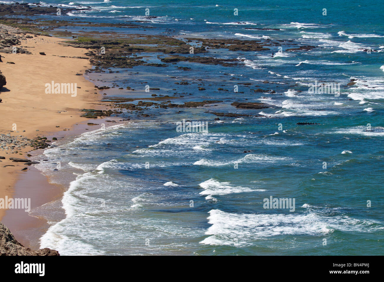 Atlantikstrand Einsamkeit friedliche Portugal Stille. einsame Meer Sisandro Torres vedras Stockfoto
