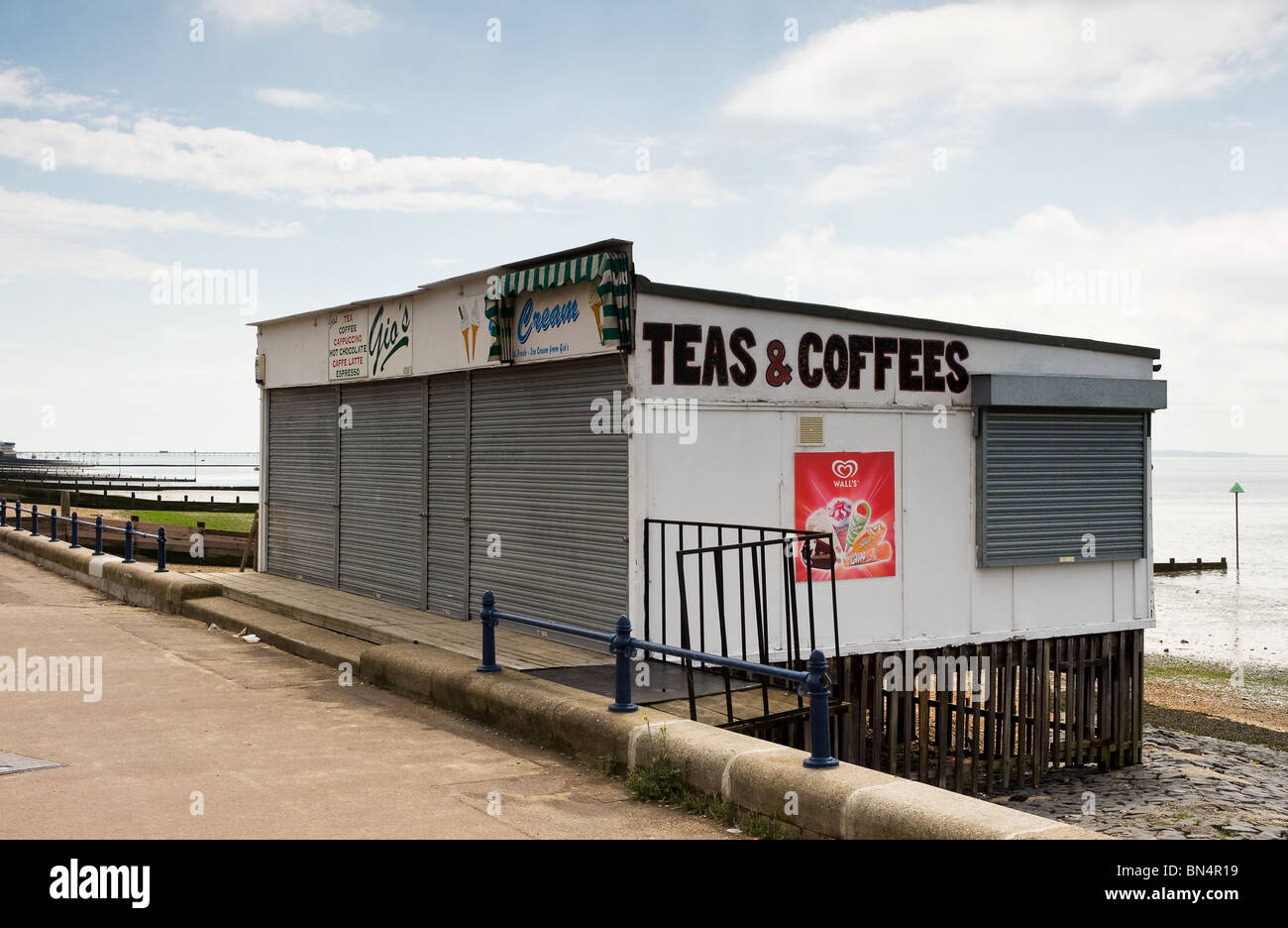 Eine geschlossene Café am Strand von Southend on Sea in Essex.  Foto von Gordon Scammell Stockfoto