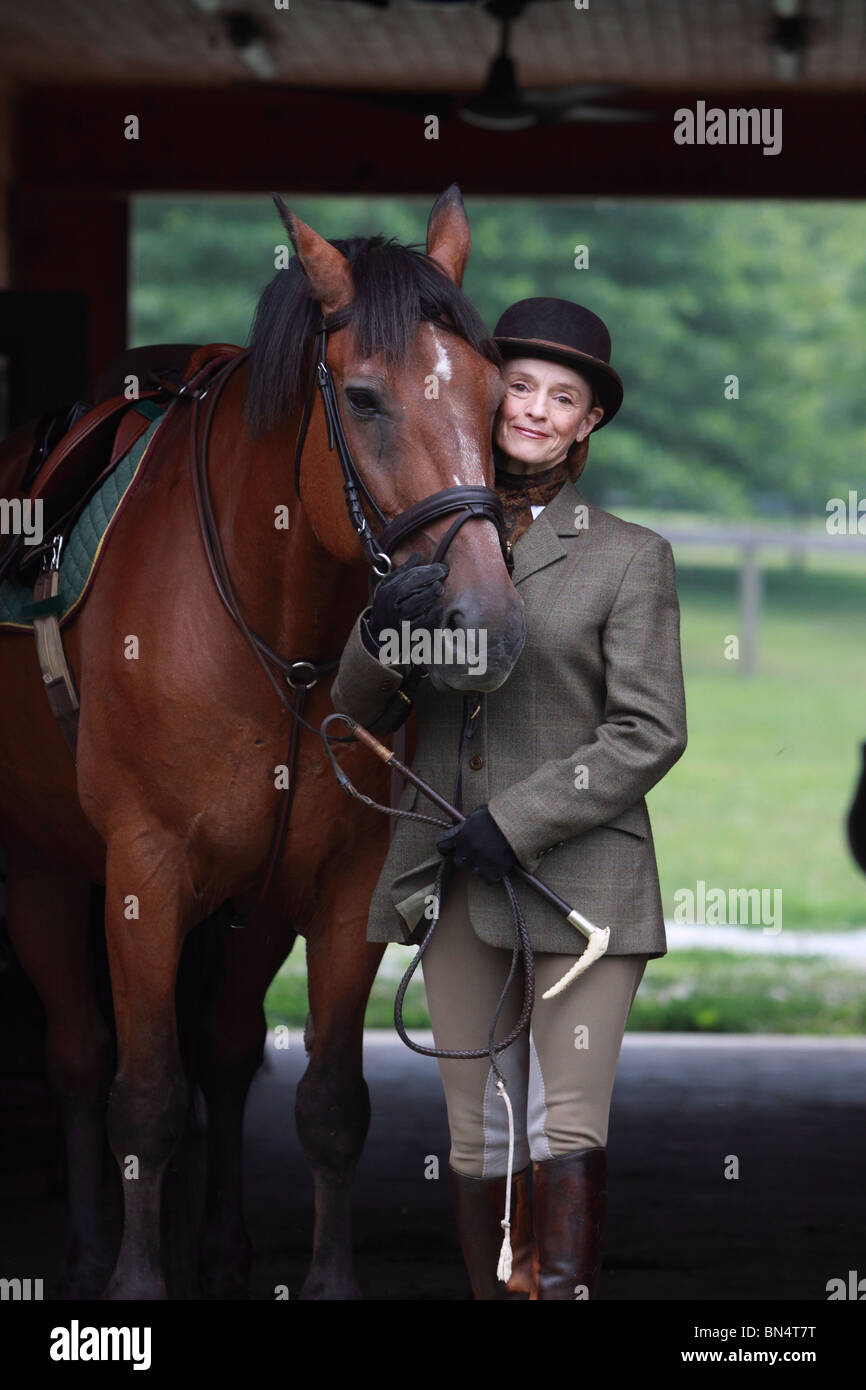 Frau verkleidet zur Jagd in Melone ratchatcher Stockfoto