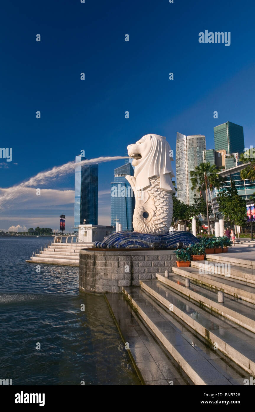 Merlion und Central Business District-Singapur Stockfoto