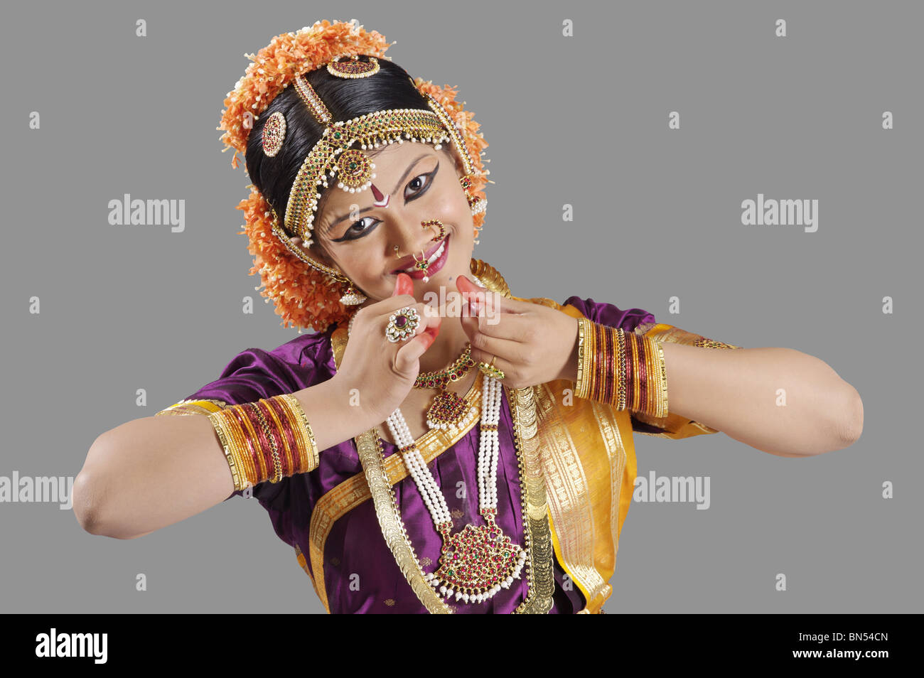 Einen Ausdruck küssen in Bharat natyam Stockfoto