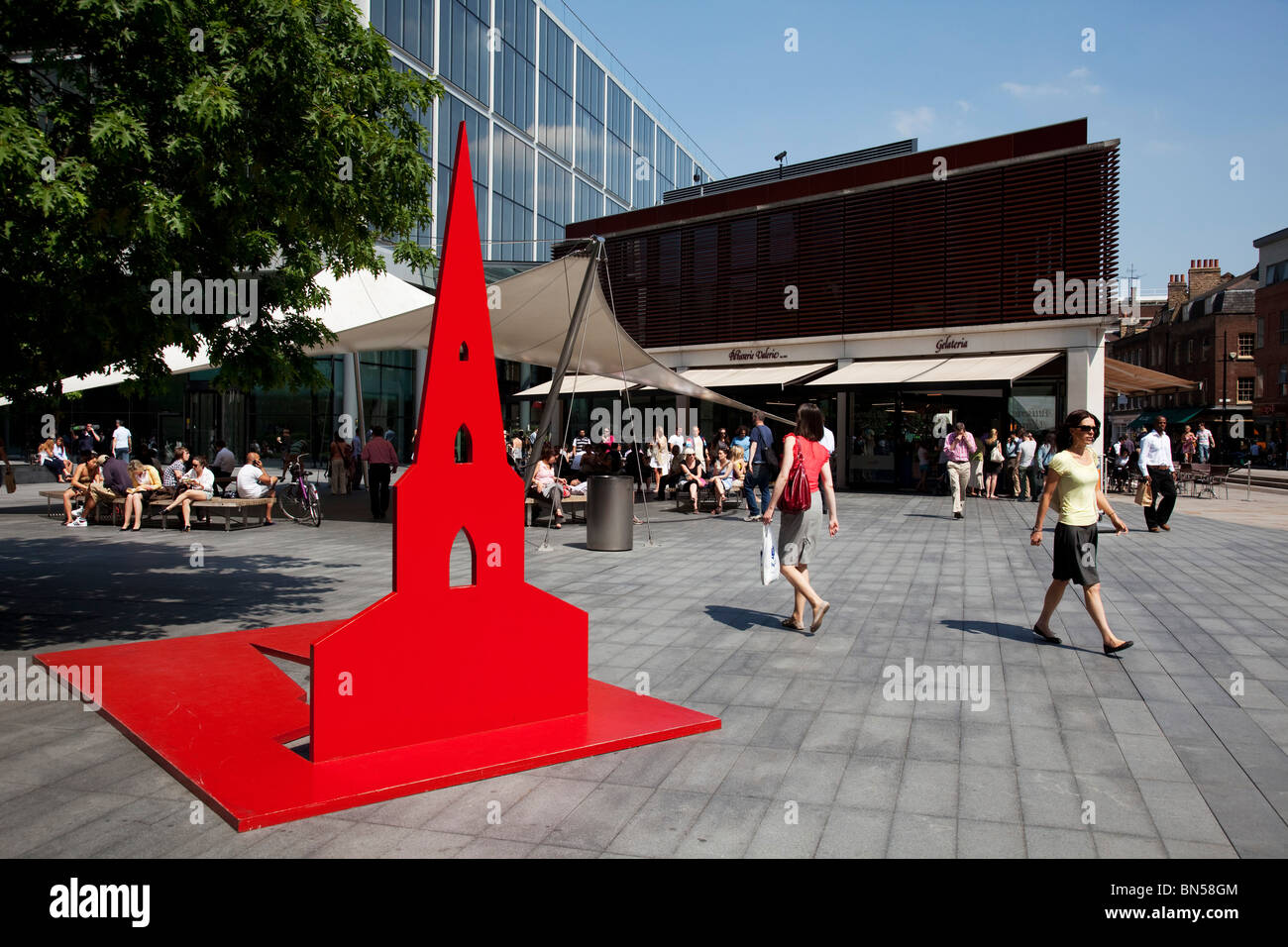 Skulptur in Bishop es Square in Spitalfields, einem Einkaufsviertel in der City of London. Stockfoto