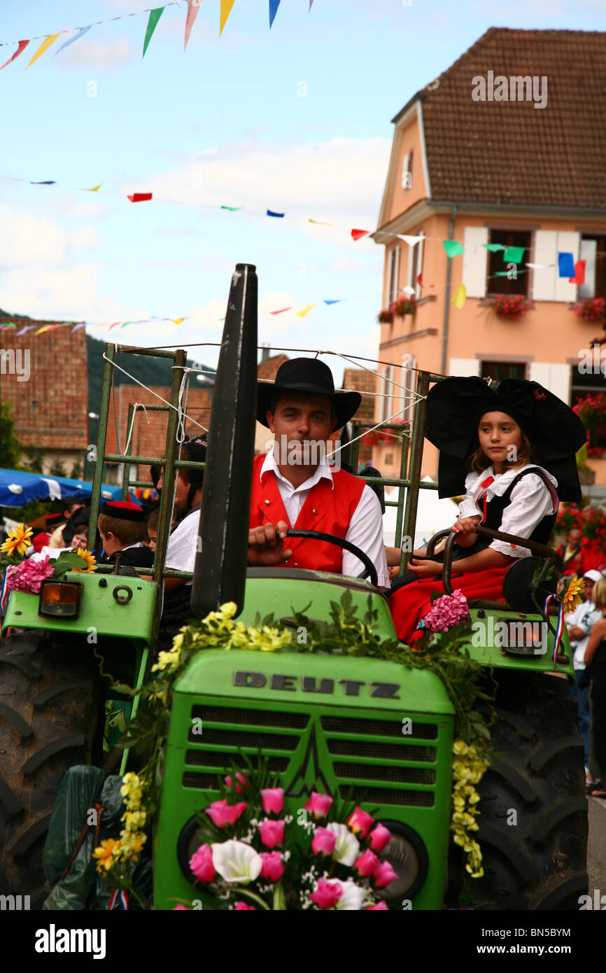 traditionelles fest in einem kleinen elsässischen Dorf in Frankreich Stockfoto