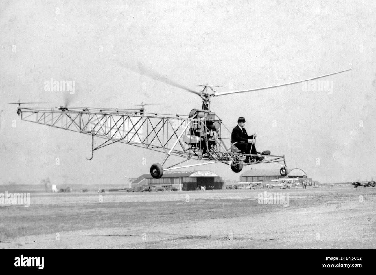 IGOR SIKORSKY (1889-1972) russisch-amerikanische Luftfahrt-Ingenieur, beide voranging, feste Flügel und Helikopter Flugzeuge Stockfoto