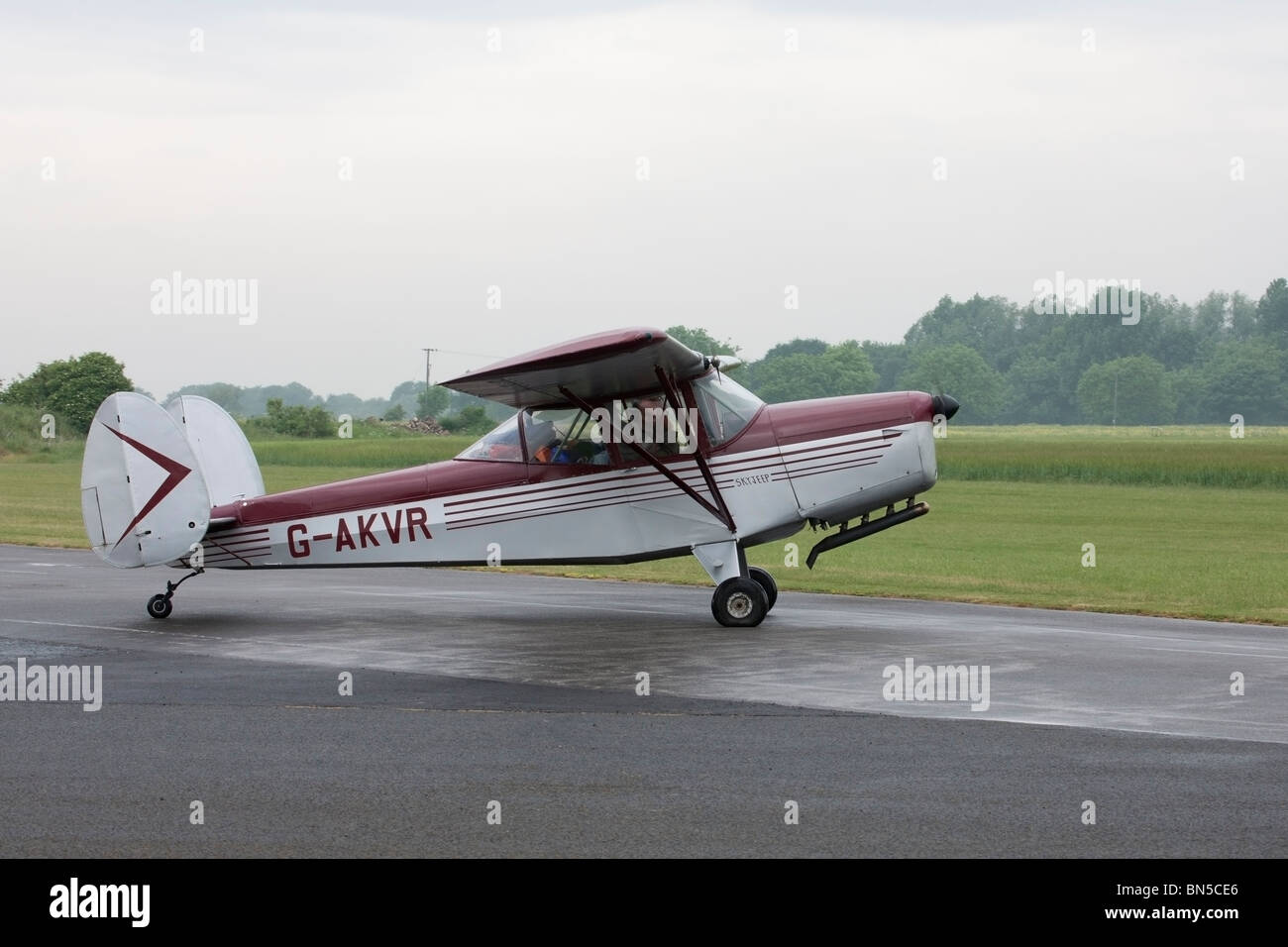 Chrislea CH3 Super Ace Skyjeep Serie 4 G-AKVR Rollen um Start-und Landebahn am Breighton Flugplatz Stockfoto