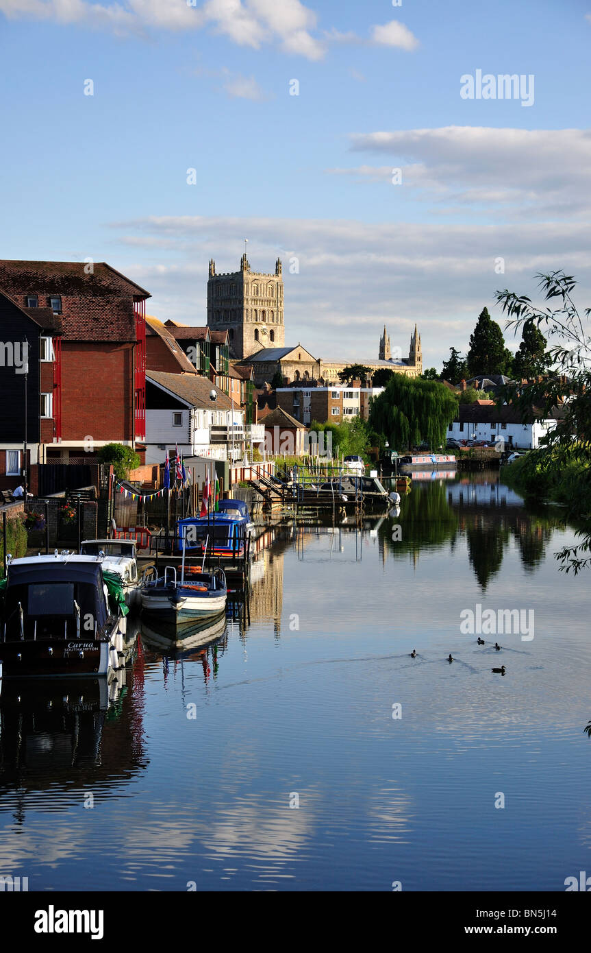 Blick auf Stadt und Abtei von Back Of Avon, Tewkesbury, Gloucestershire, England, Vereinigtes Königreich Stockfoto