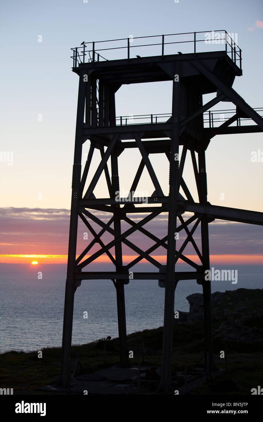 Der Grube Kopf gewundenen Gang an einer alten verlassenen Tin mir auf Botallack, Cornwall, UK. Stockfoto