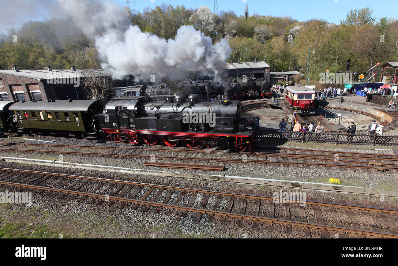 Historischen Dampfzug Depot Museum, mit vielen alten Dampflokomotiven. In Bochum, Deutschland. Stockfoto