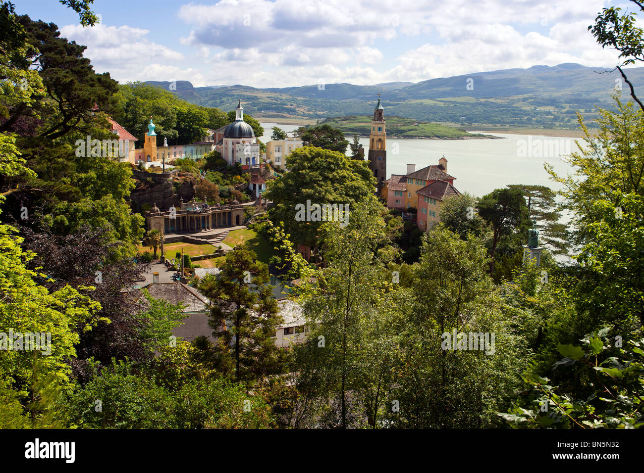 Die Küste Urlaub Dorf Portmeirion in Nord-Wales berühmt geworden als Standort für die Dreharbeiten zu "The Prisoner" für TV Stockfoto