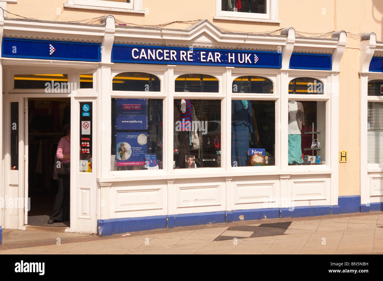 Der Krebs Forschung uk Charity Shop Shop bei Stowmarket in Suffolk, England, Großbritannien, Vereinigtes Königreich Stockfoto