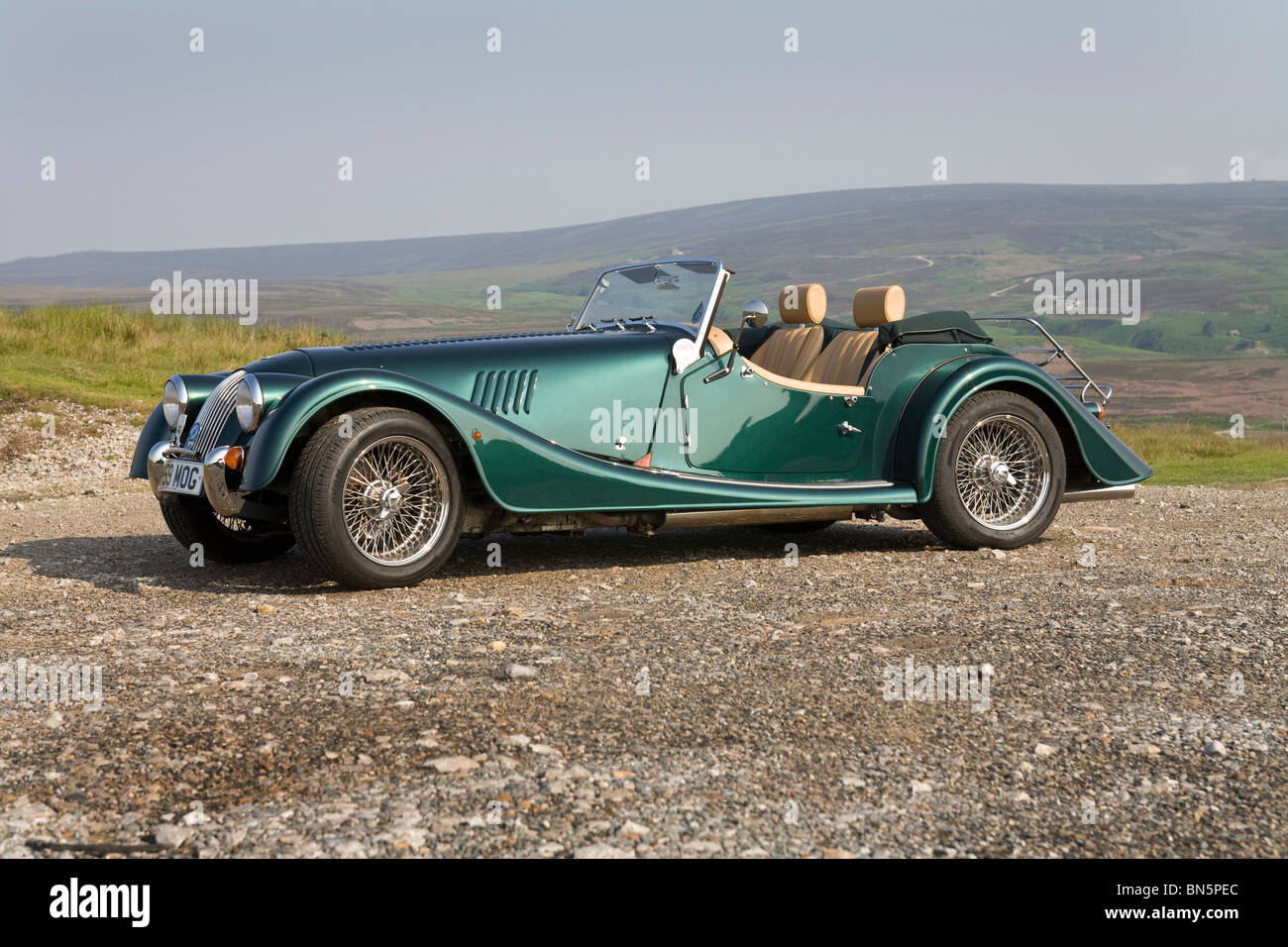 Morgan Roadster R 100 Sportwagen 2009 in Amazon Grün in den Yorkshire Dales, Großbritannien Stockfoto