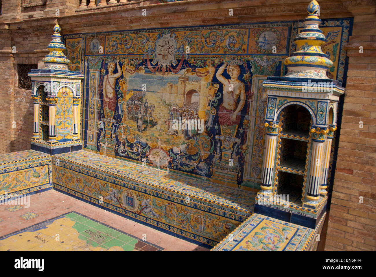 Spanien, Sevilla. España (aka Plaza de Espana). Fliesen Sie-Detail. Stockfoto