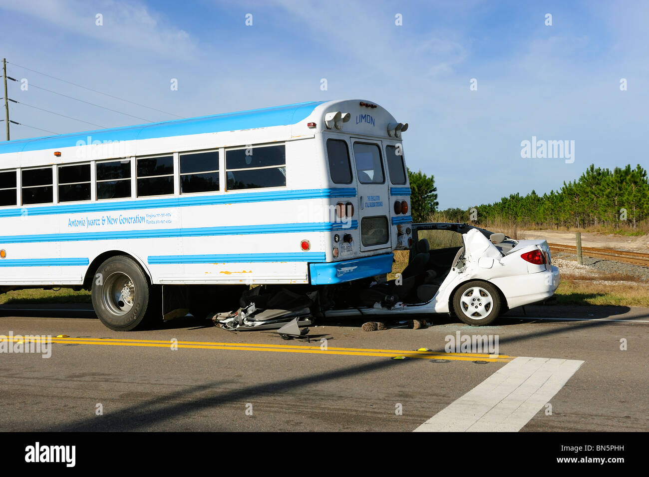 Tödliche Automobil Unfall mit einem Tod durch Ablenkung mit Handy für SMS-Nachrichten Stockfoto