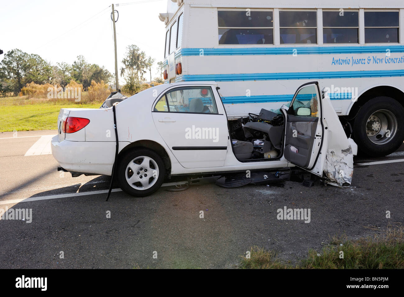 Tödliche Automobil Unfall mit einem Tod durch Ablenkung mit Handy für SMS-Nachrichten Stockfoto