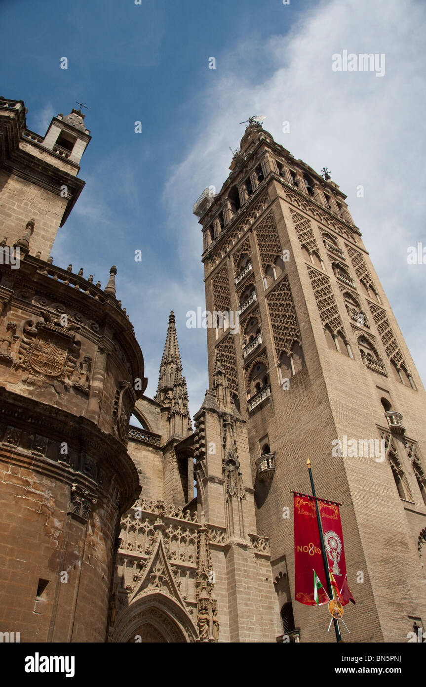 Spanien, Provinz Cadiz, Sevilla. Gotische Sevilla Kathedrale & La Giralda Renaissance-Glockenturm. Stockfoto