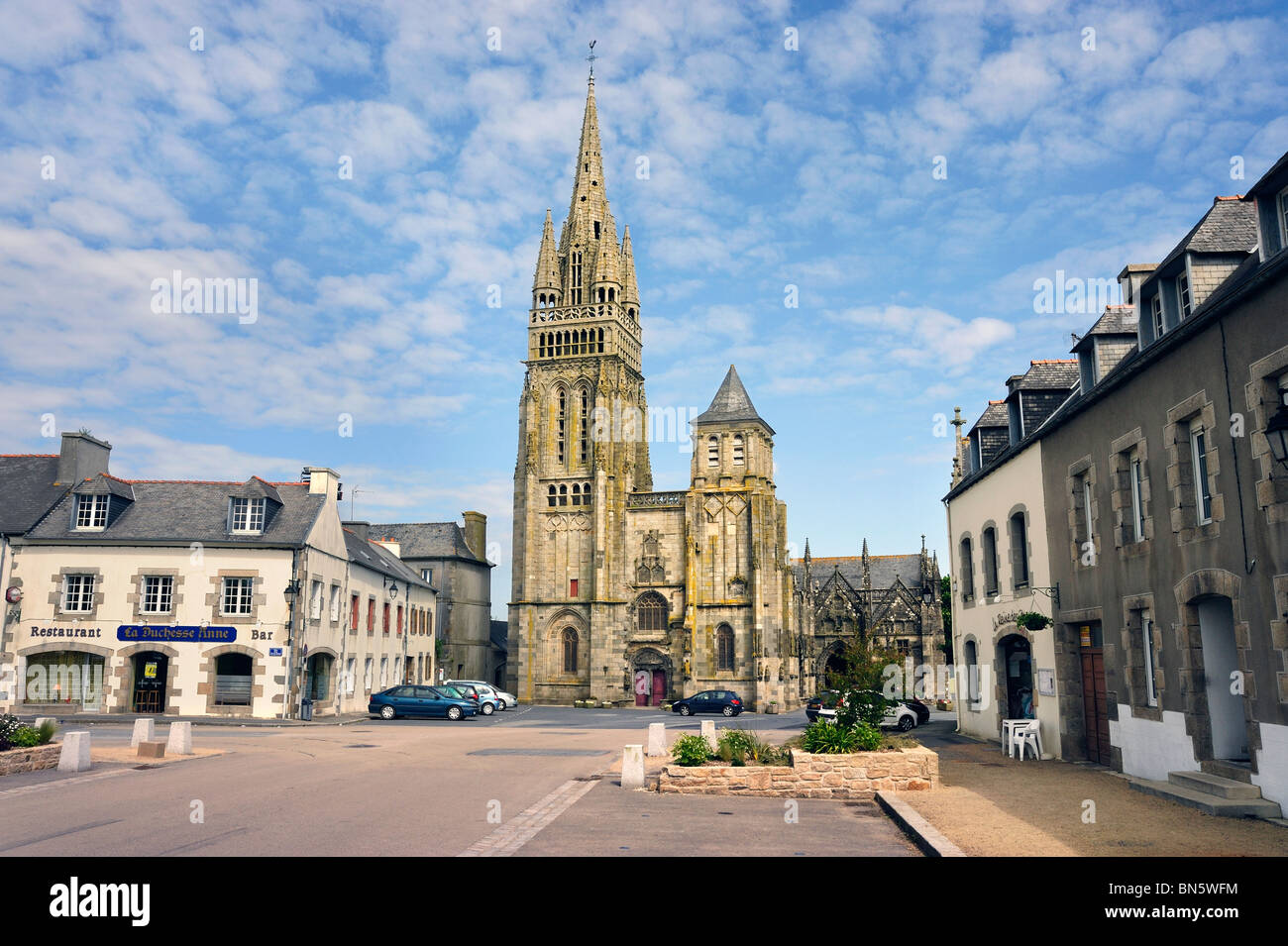 Kirche von Notre Dame, in der Stadt von Le Folgoet, Bretagne, Frankreich Stockfoto