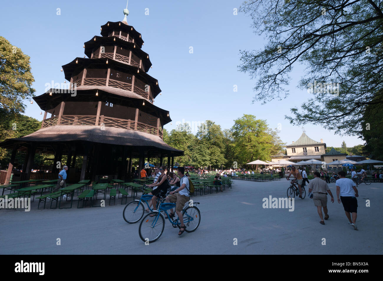 Chinesischer turm im englischen garten Fotos und Bildmaterial in