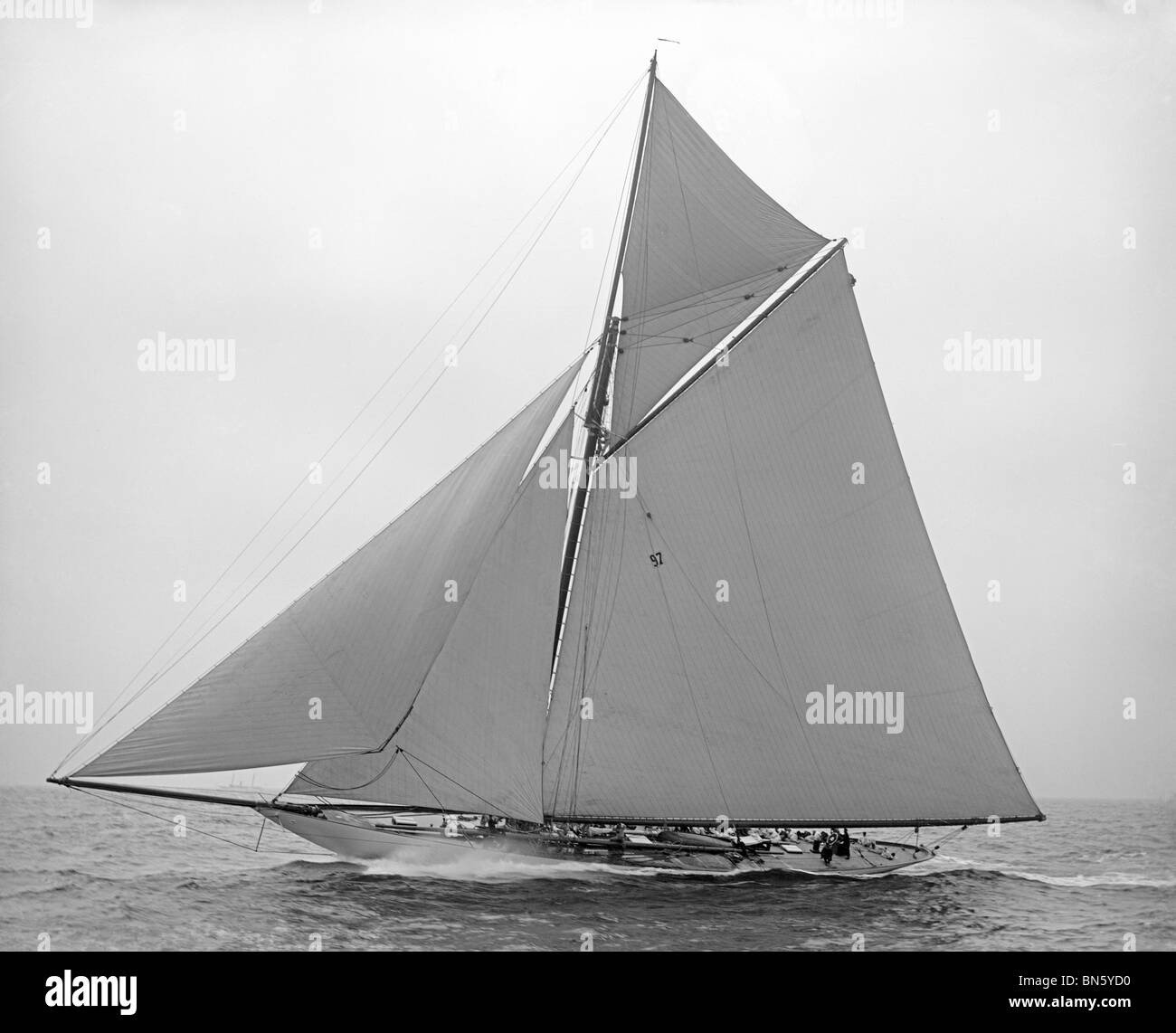 Wachsam - amerikanische Yacht - Gewinner des America es Cup Regatta 1893 über die englische Walküre II Stockfoto