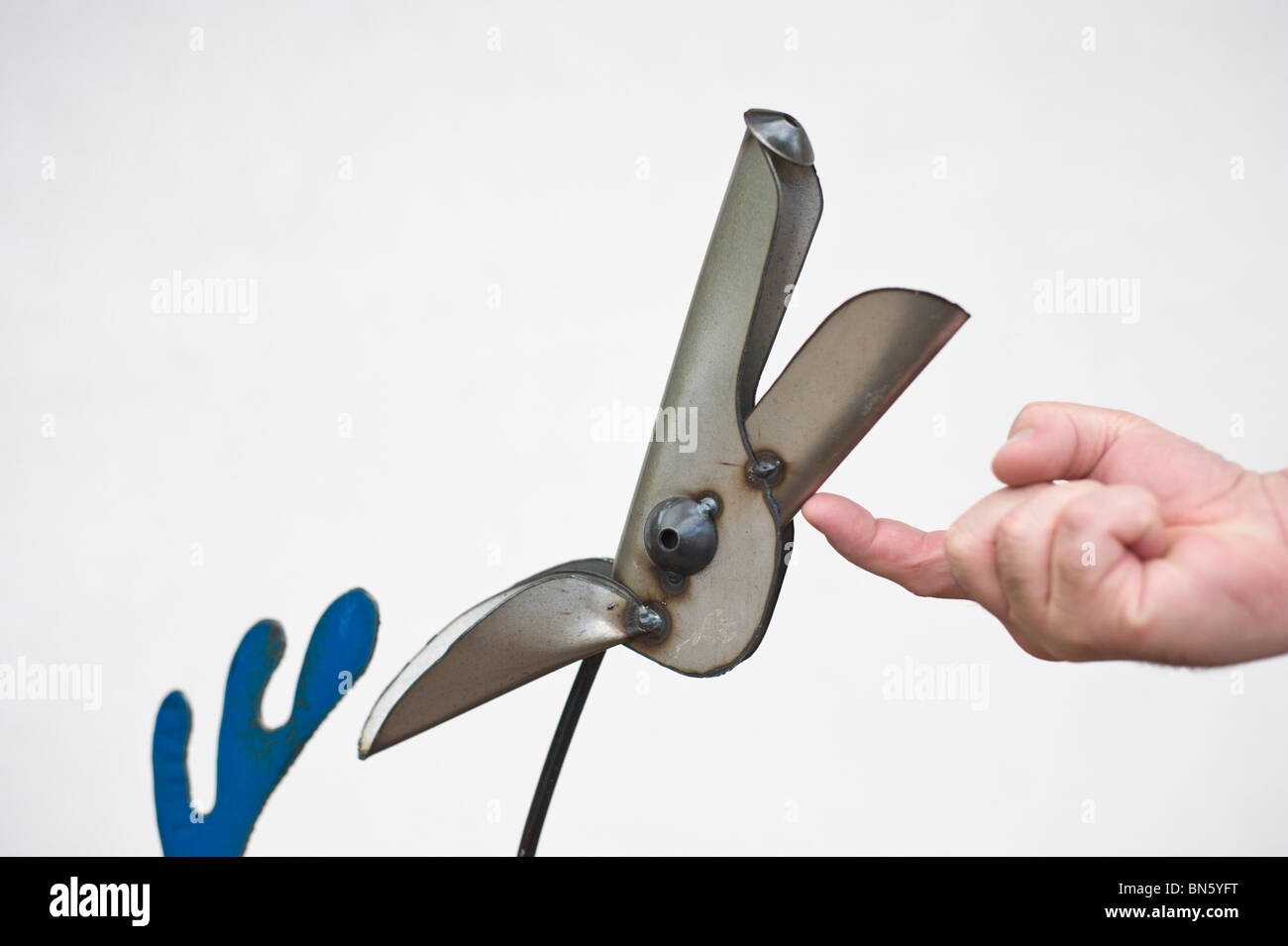 Eine lustige Metall-Skulptur eines bellenden Hundes gefunden in einer Galerie in Tularosa, New Mexico. Stockfoto