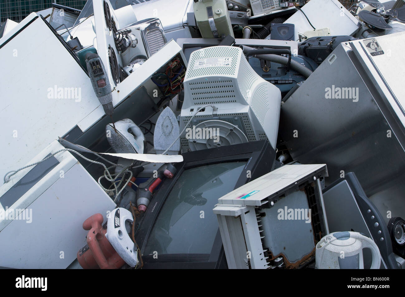 Electical waren in Haufen Schrott. Stockfoto