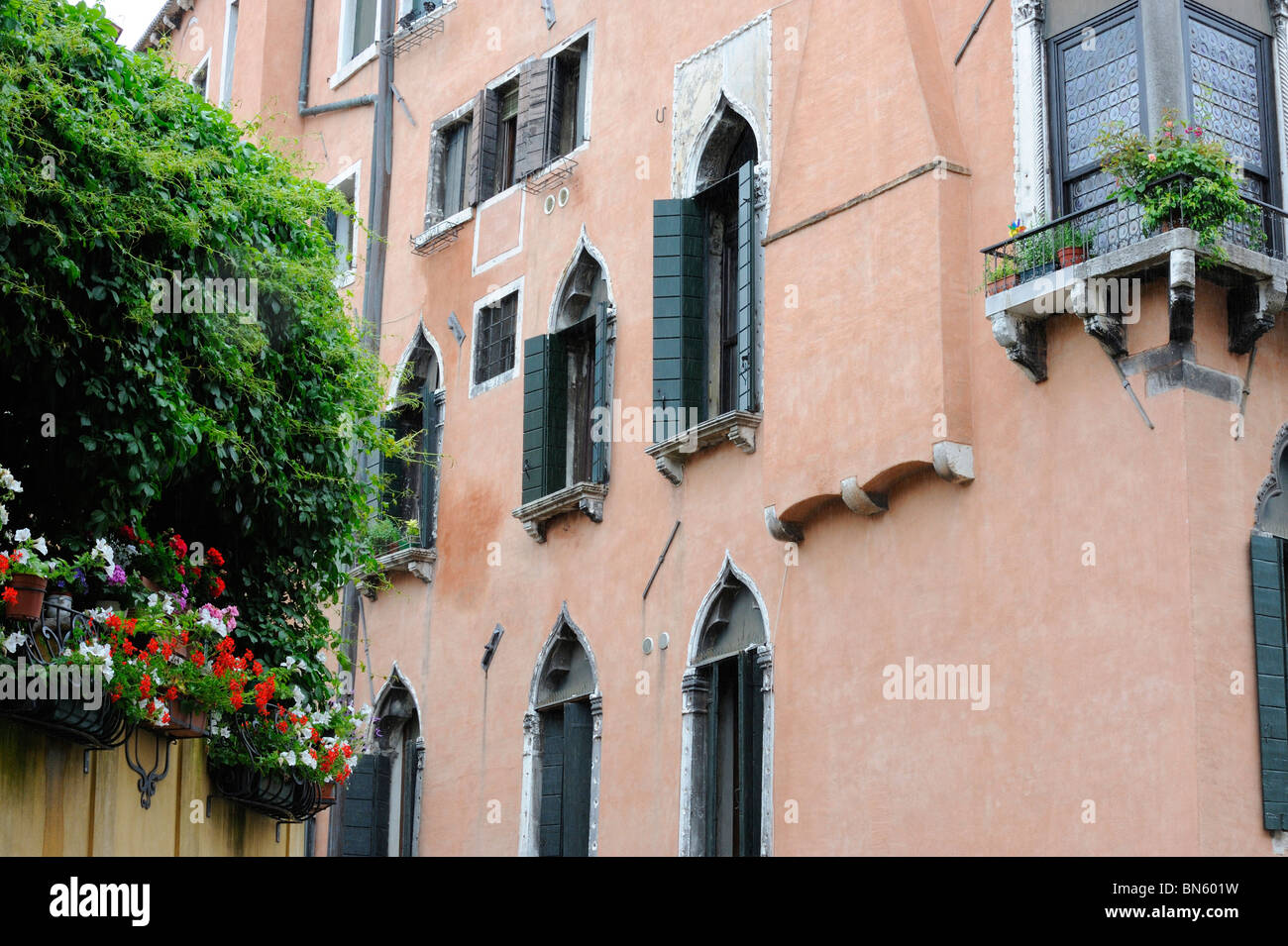 Palastartige Architektur in Venedig Stockfoto