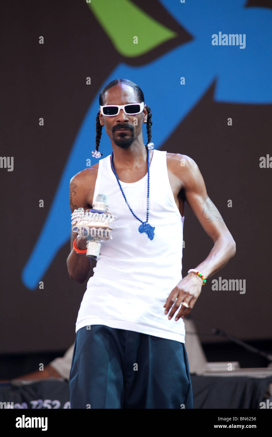 Snoop Dogg spielen die Pyramide-Bühne auf dem Glastonbury Festival, Freitag, 25. Juni 2010 Stockfoto