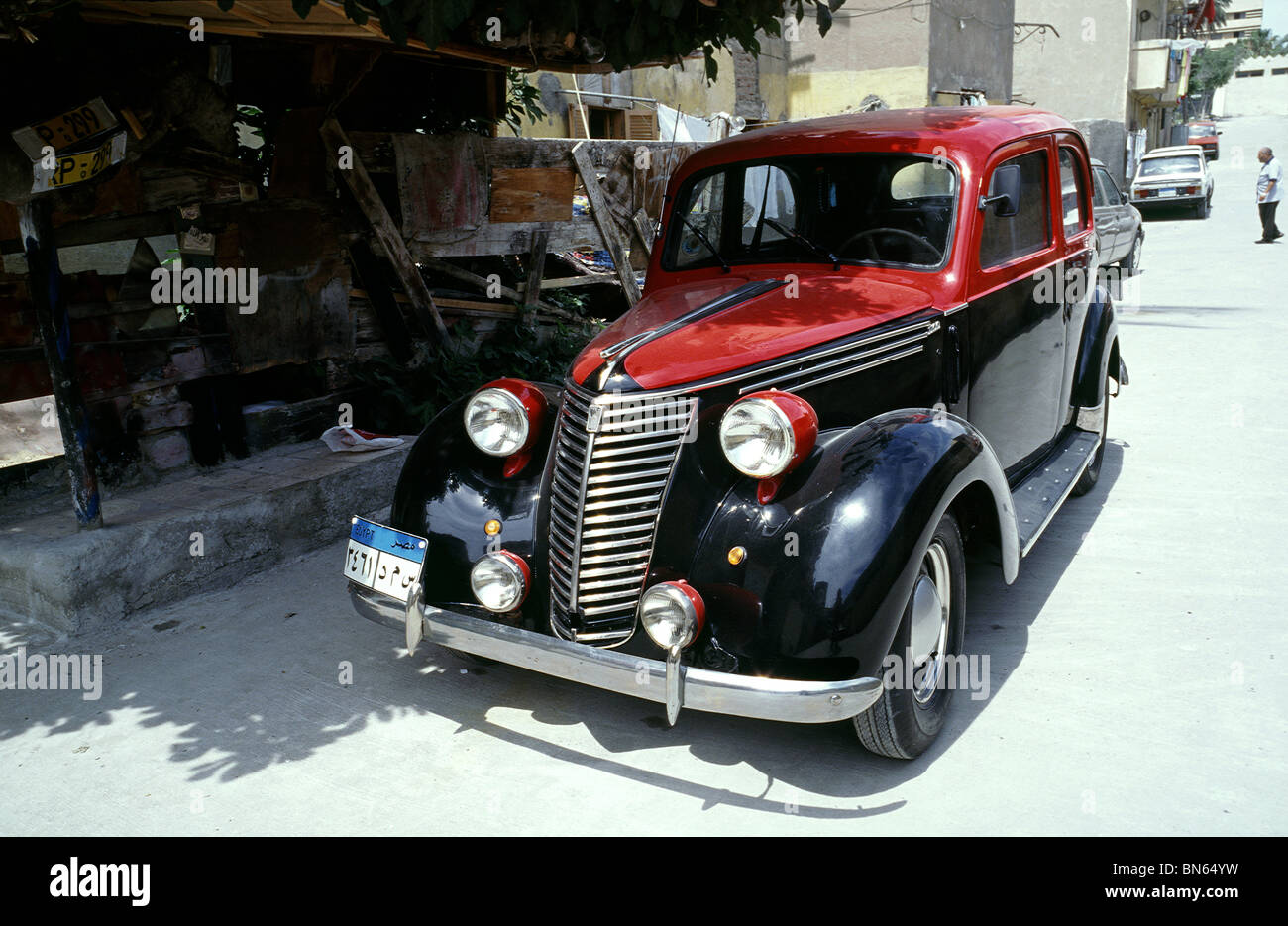 Oldtimer Fiat 1100e Limousine in den Souks von Alexandria betreut sehr gut. Die 1100e war von 1949 bis 1953 gebaut. Stockfoto