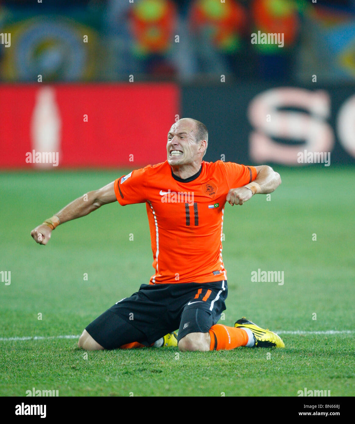 ARJEN ROBBEN feiert am Ende Brasilien V Niederlande NELSON MANDELA BAY Stadion PORT ELIZABETH Süd Afrika 2. Juli 2010 Stockfoto