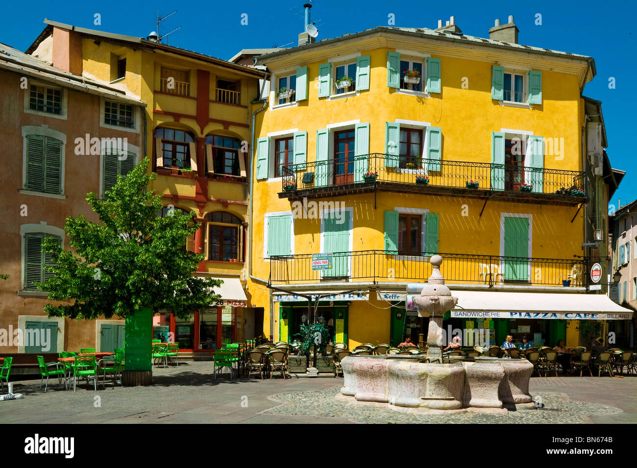 EMBRUN, HAUTES-ALPES, FRANKREICH Stockfoto