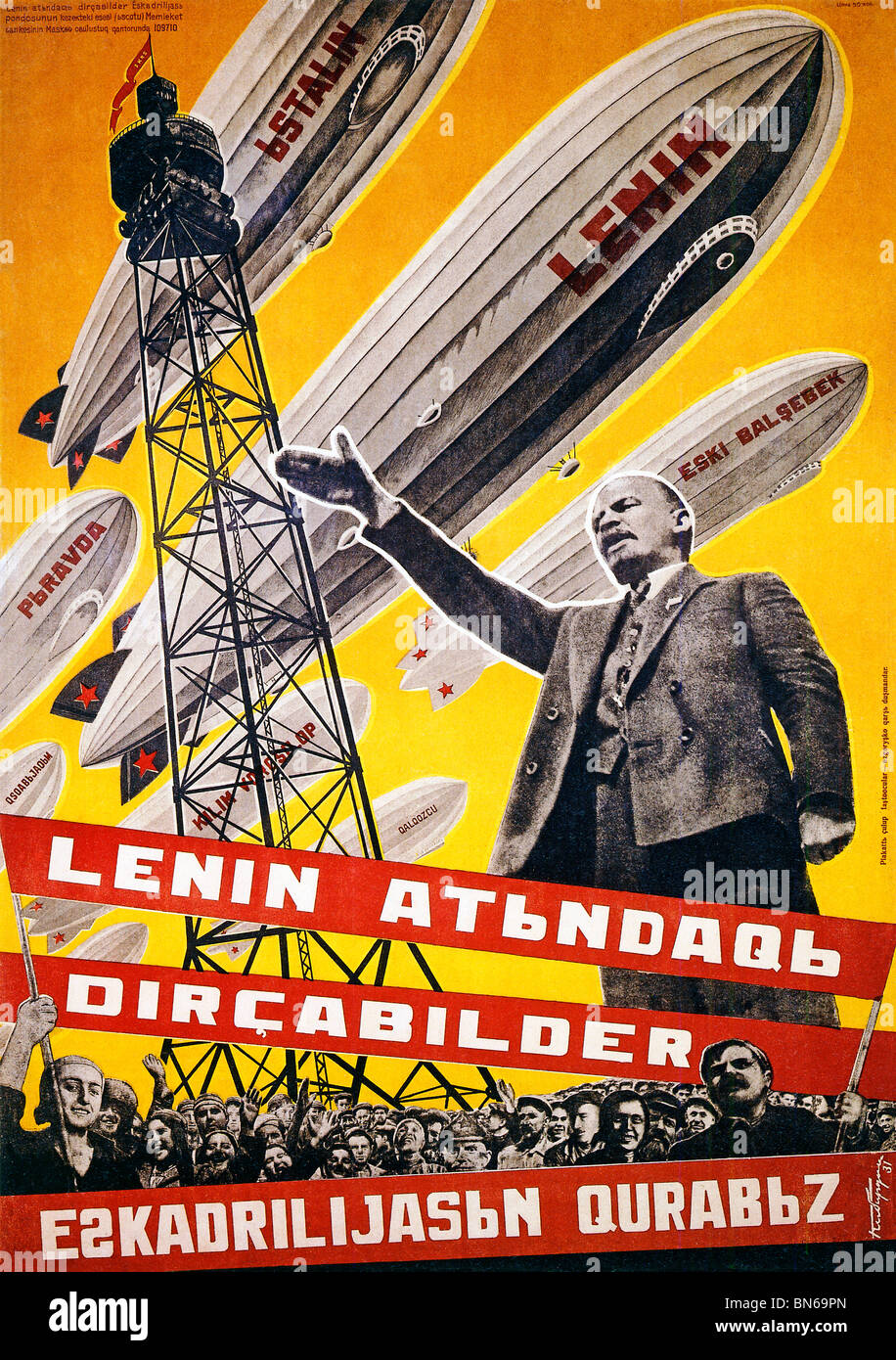 Lenin Luftschiffe, 1931 russische Poster, wir sind Gebäude eine Flotte Luftschiffe für Lenin, Text in aserbaidschanischen Stockfoto
