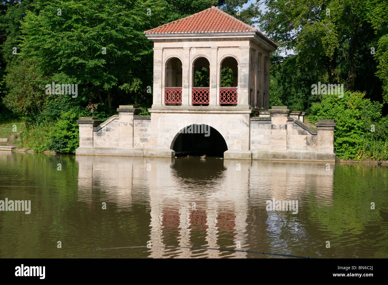 Birkenhead Park ist ein öffentlicher Park im Zentrum von Birkenhead, an der Wirral Halbinsel, England. Es wurde von Joseph Paxton entworfen. Stockfoto