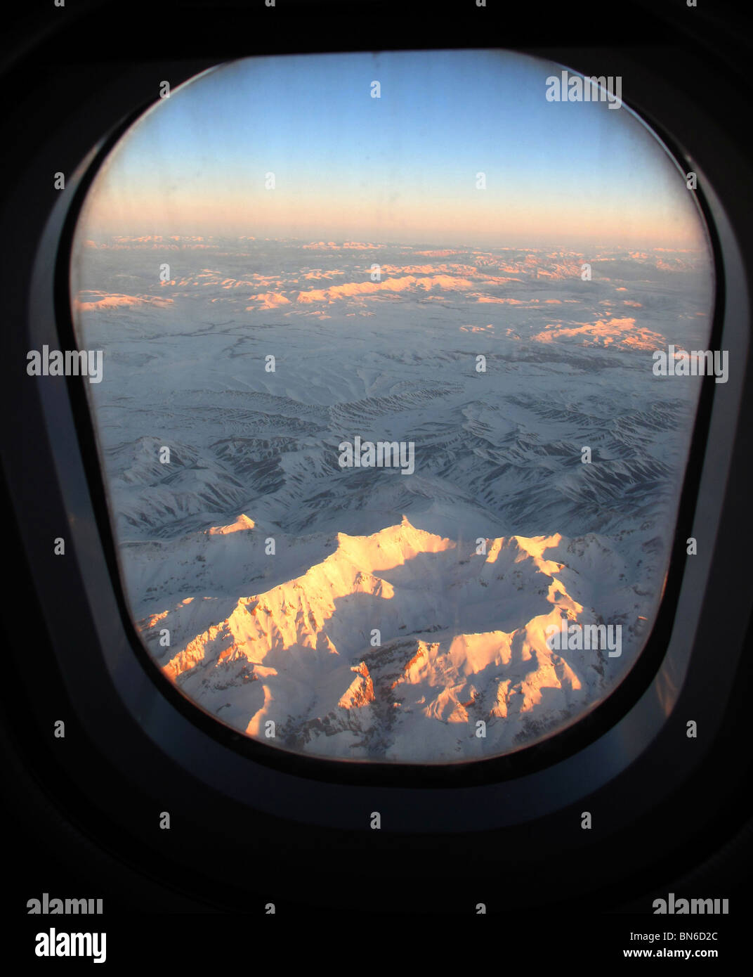 Blick aus einem Flugzeug auf Afghanistan Stockfoto